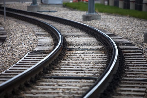 Uszkodzone tory pod Dęblinem. Tusk: nie wykluczamy dywersji